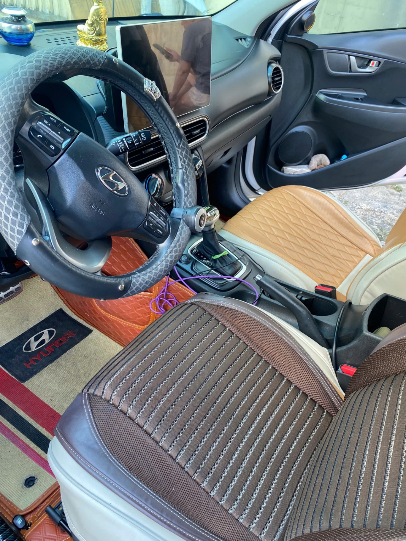 Hyundai Kona TC 2019 màu trắng - Nội thất 5
