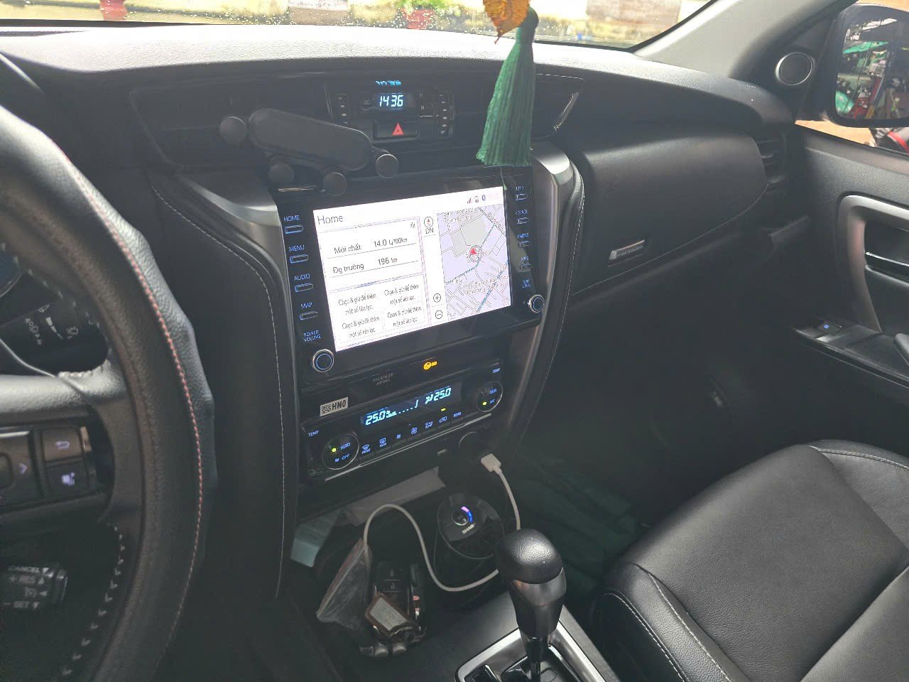 Toyota fortuner 2.7L 4x2 AT 2022 - Nội thất 1