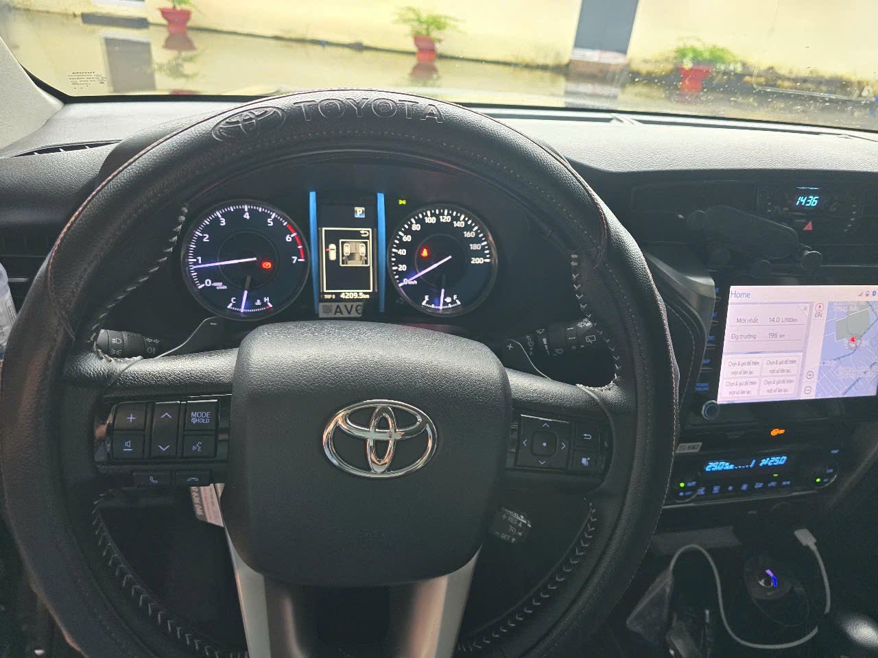 Toyota fortuner 2.7L 4x2 AT 2022 - Nội thất 2