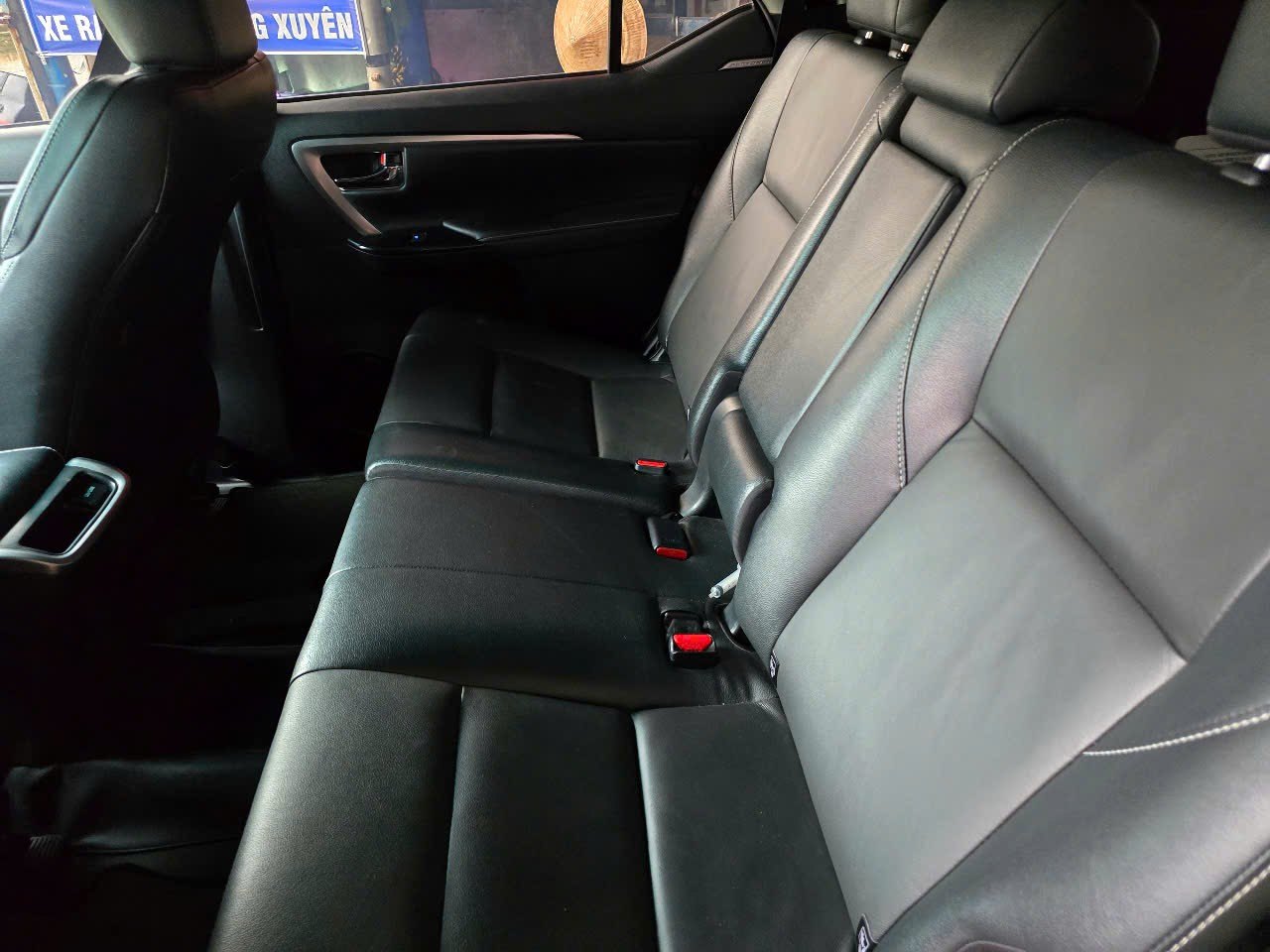 Toyota fortuner 2.7L 4x2 AT 2022 - Nội thất 3