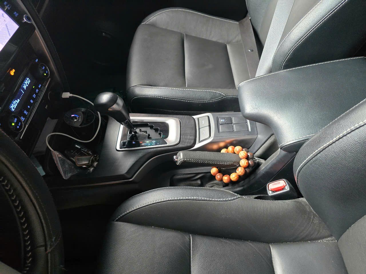 Toyota fortuner 2.7L 4x2 AT 2022 - Nội thất 5