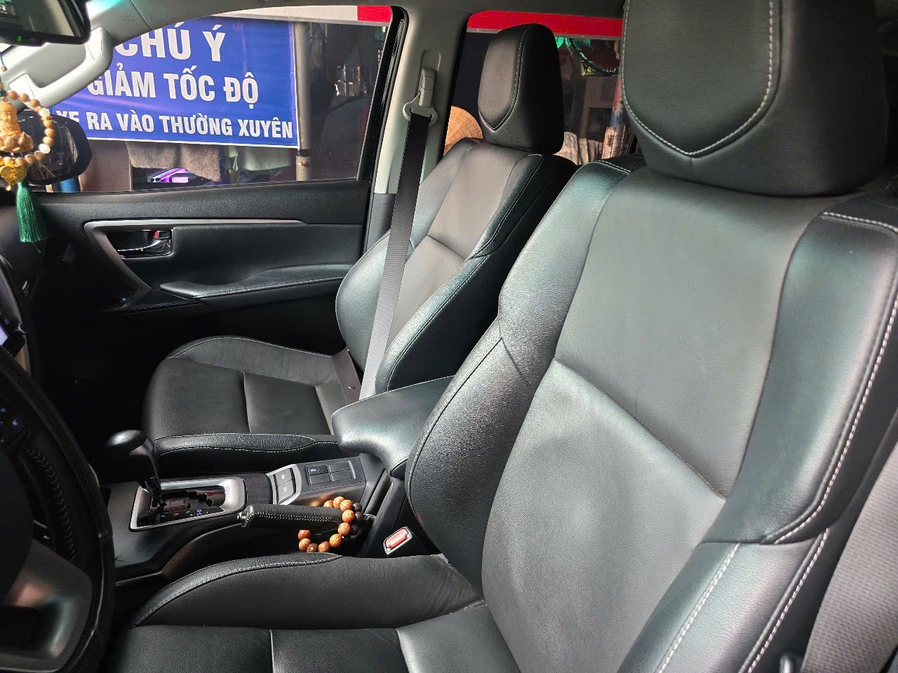 Toyota fortuner 2.7L 4x2 AT 2022 - Nội thất 6