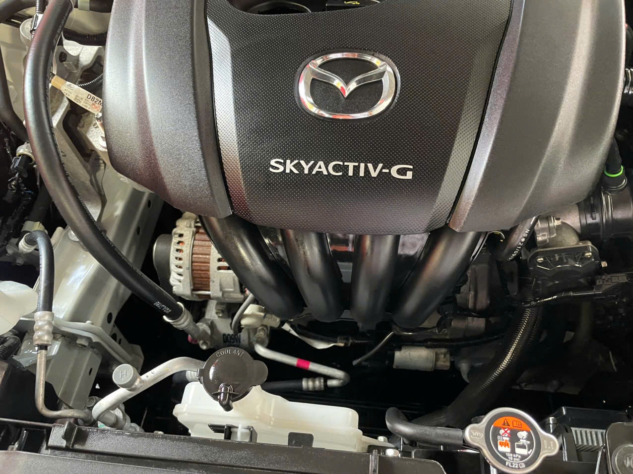 Mazda CX3 2023 - Khoang động cơ 2