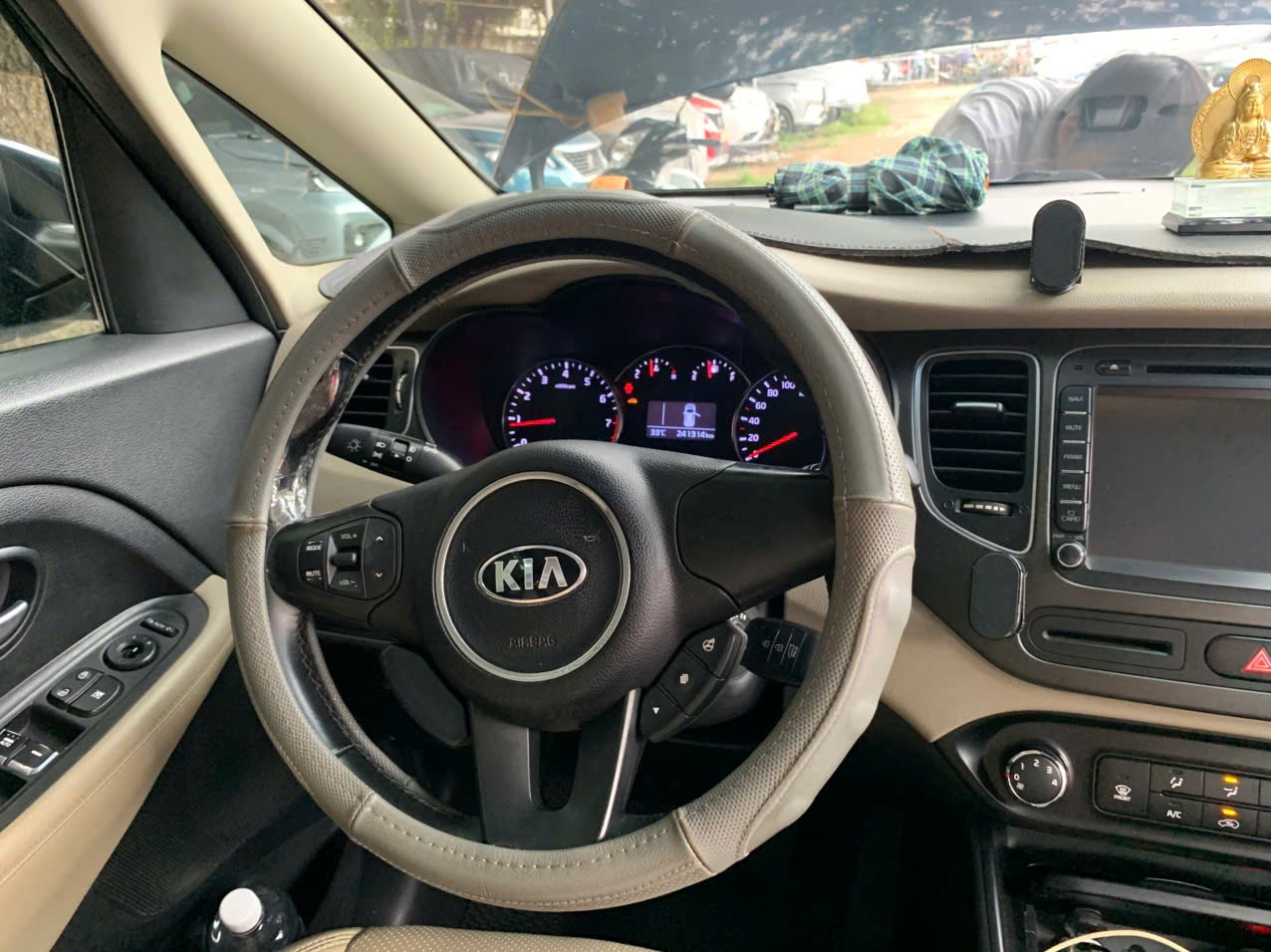 Kia Rondo số sàn 2017 - Nội thất 14