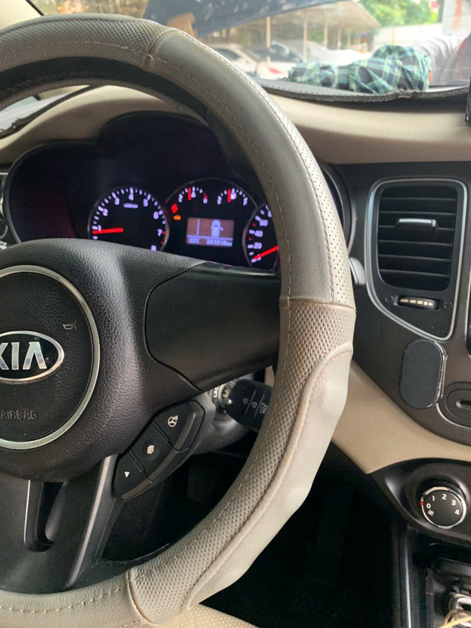 Kia Rondo số sàn 2017 - Nội thất 7