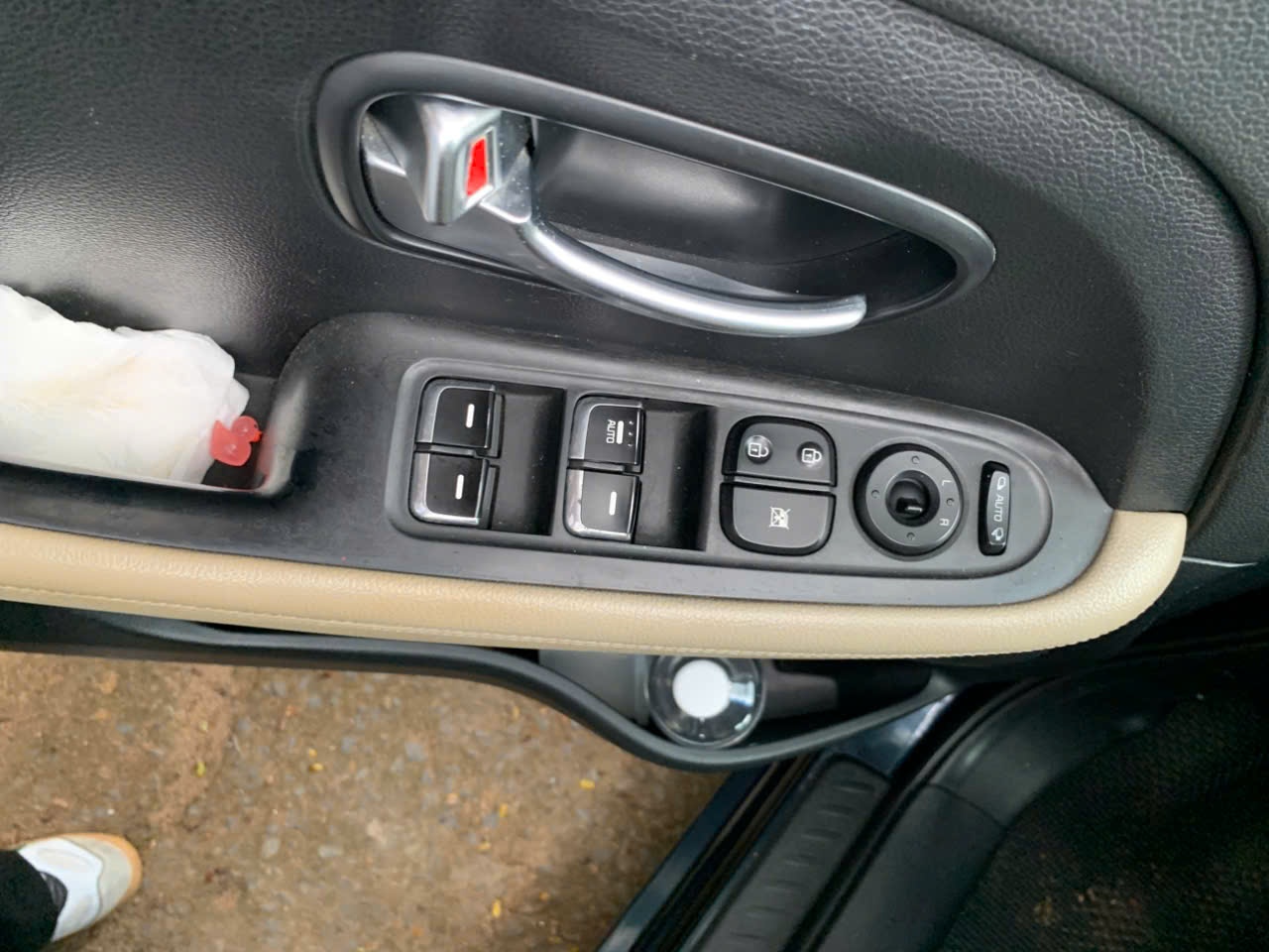 Kia Rondo số sàn 2017 - Nội thất 5