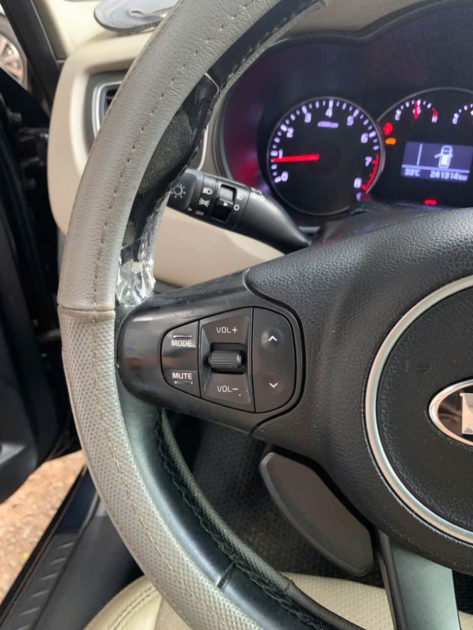Kia Rondo số sàn 2017 - Nội thất 11