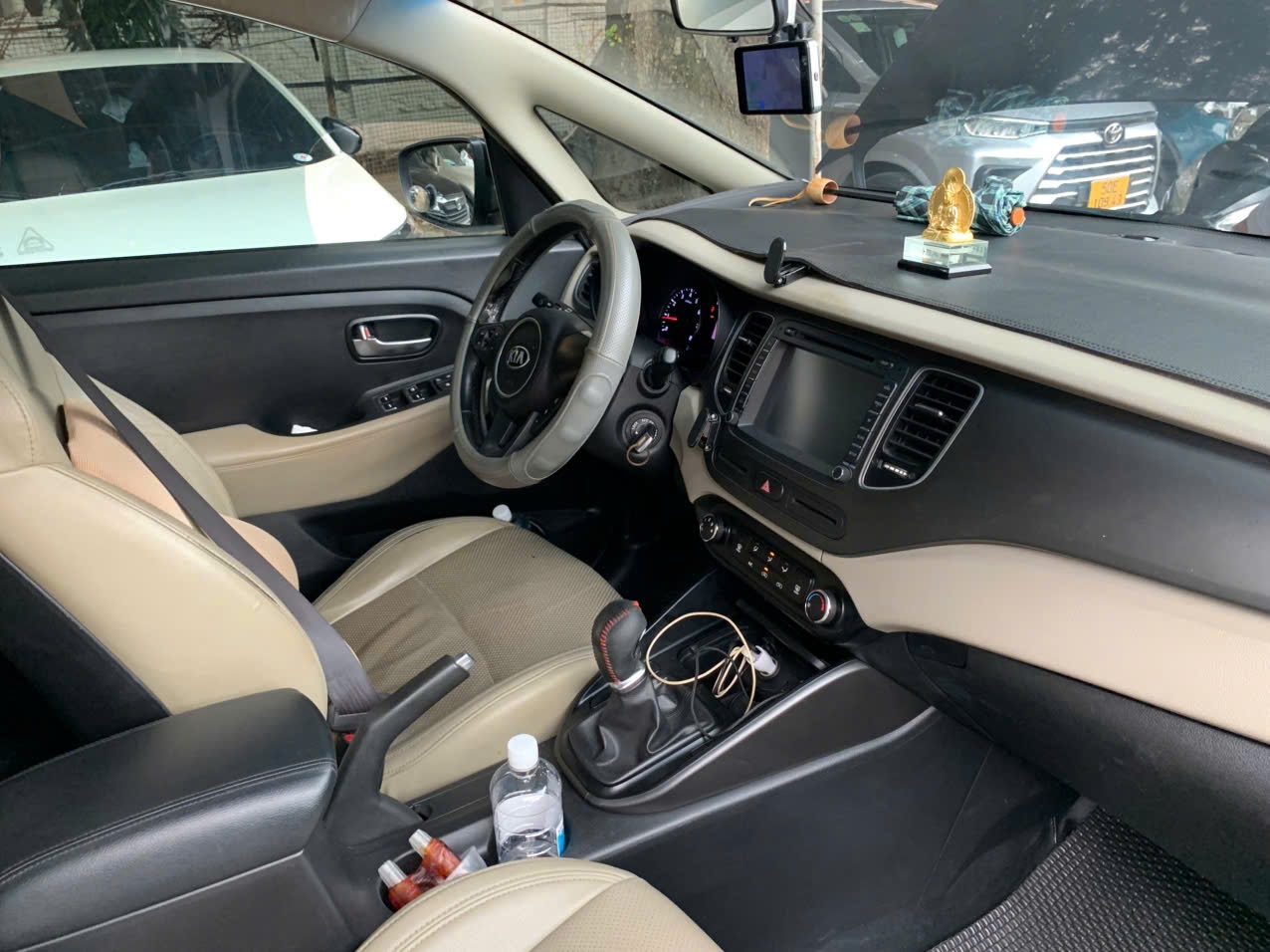 Kia Rondo số sàn 2017 - Nội thất 9