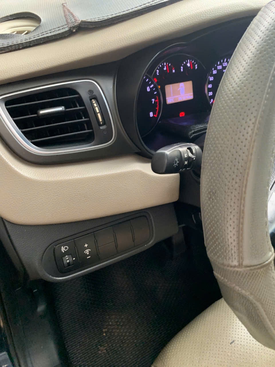 Kia Rondo số sàn 2017 - Nội thất 2