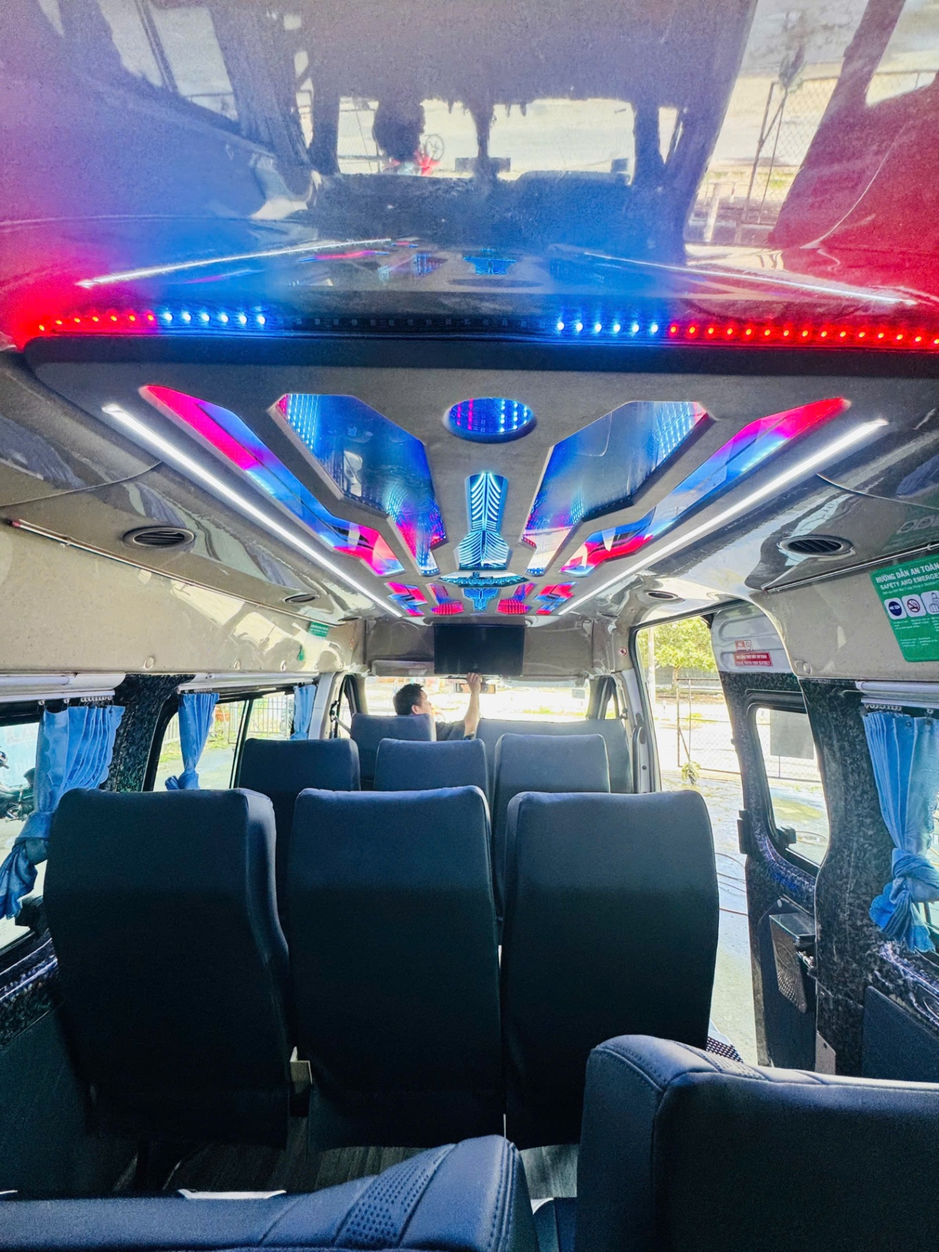 Ford Transit 2018 - Nội thất 2