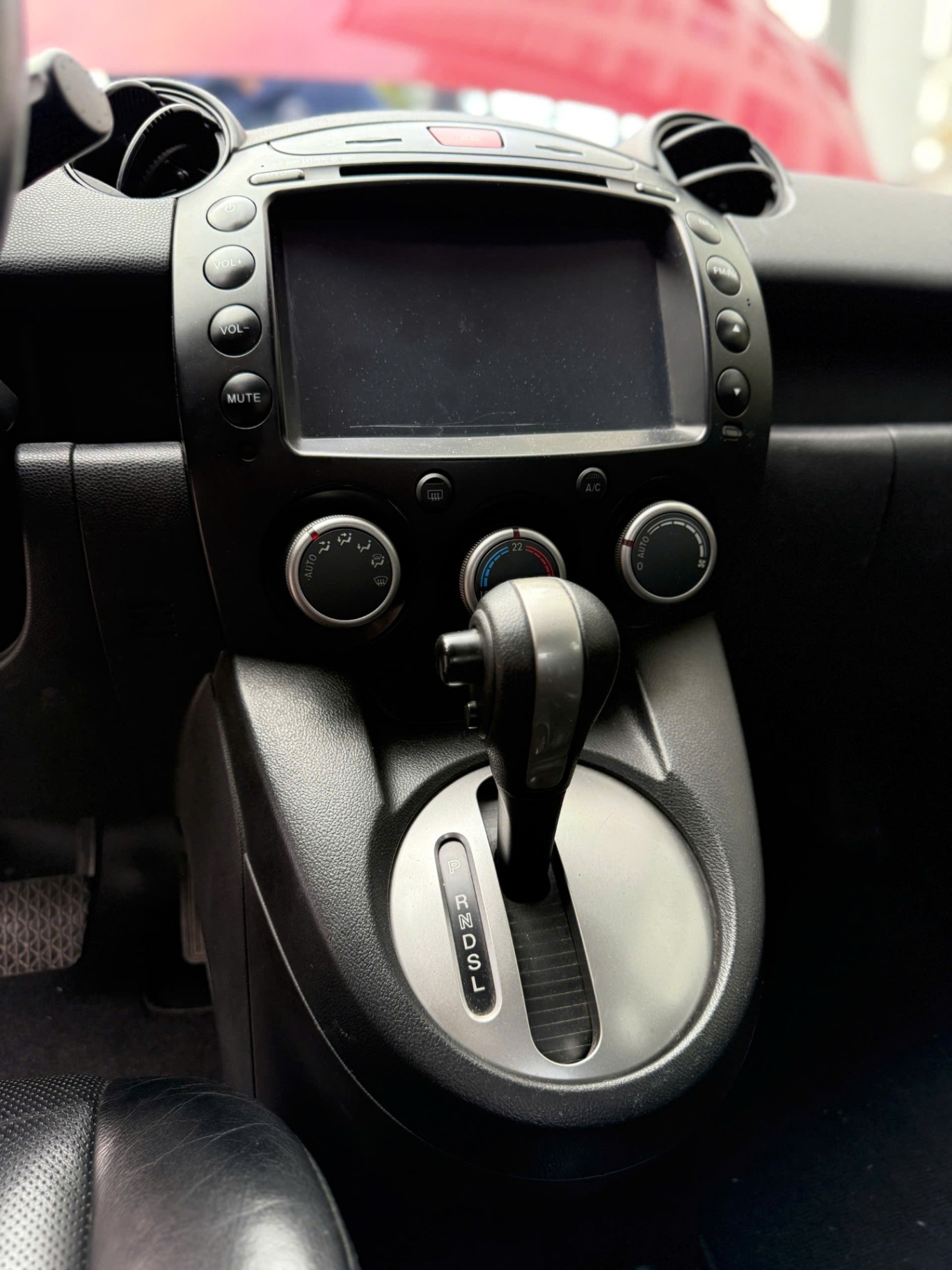 Mazda 2s 2015 màu đỏ - Nội thất 8