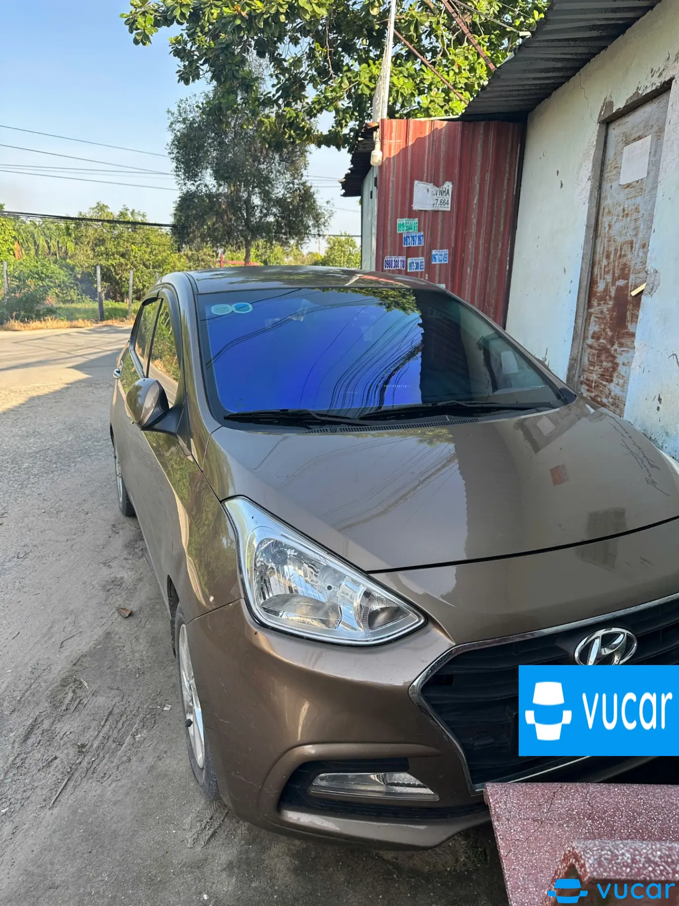 Hyundai i10 AT 2018 màu vàng cát