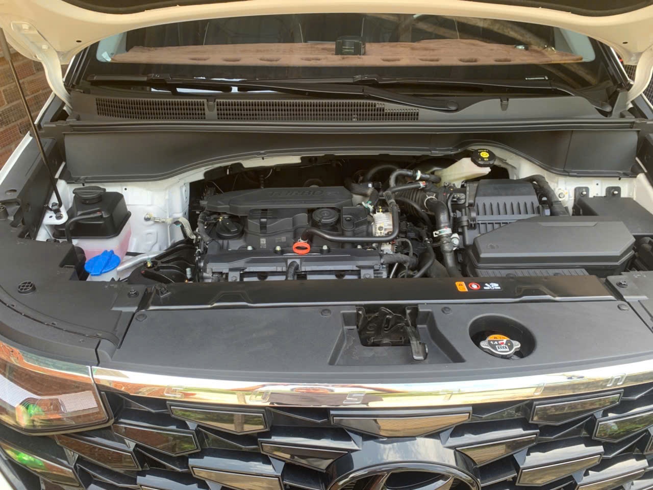 Hyundai Custin 1.5 Tiêu chuẩn 2024  - Khoang động cơ 2