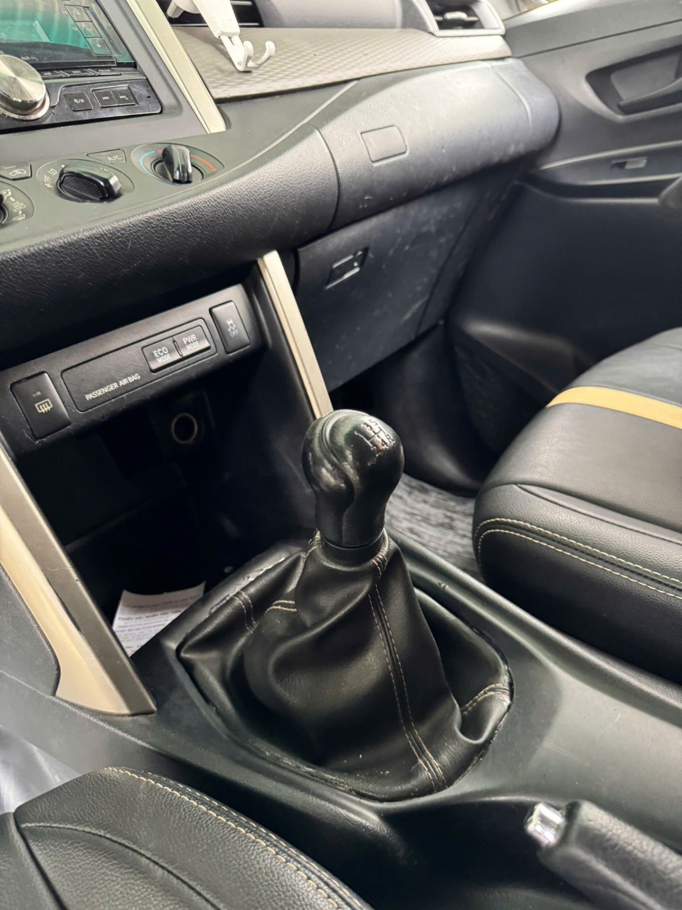 Toyota Innova 2.0E 2018 - Nội thất 2
