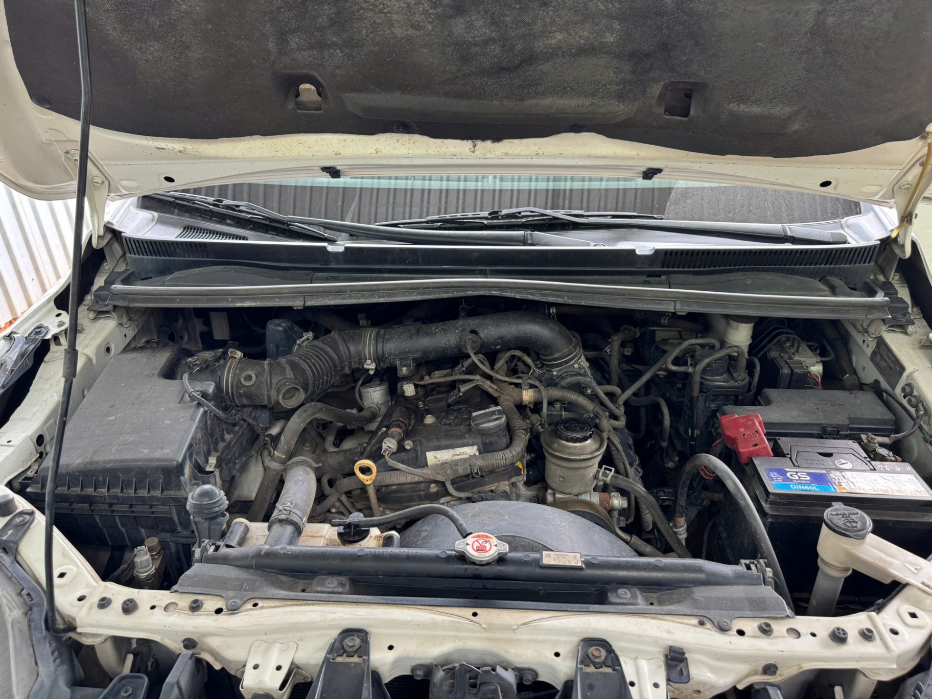 Toyota Innova 2.0E 2018 - Khoang động cơ 1