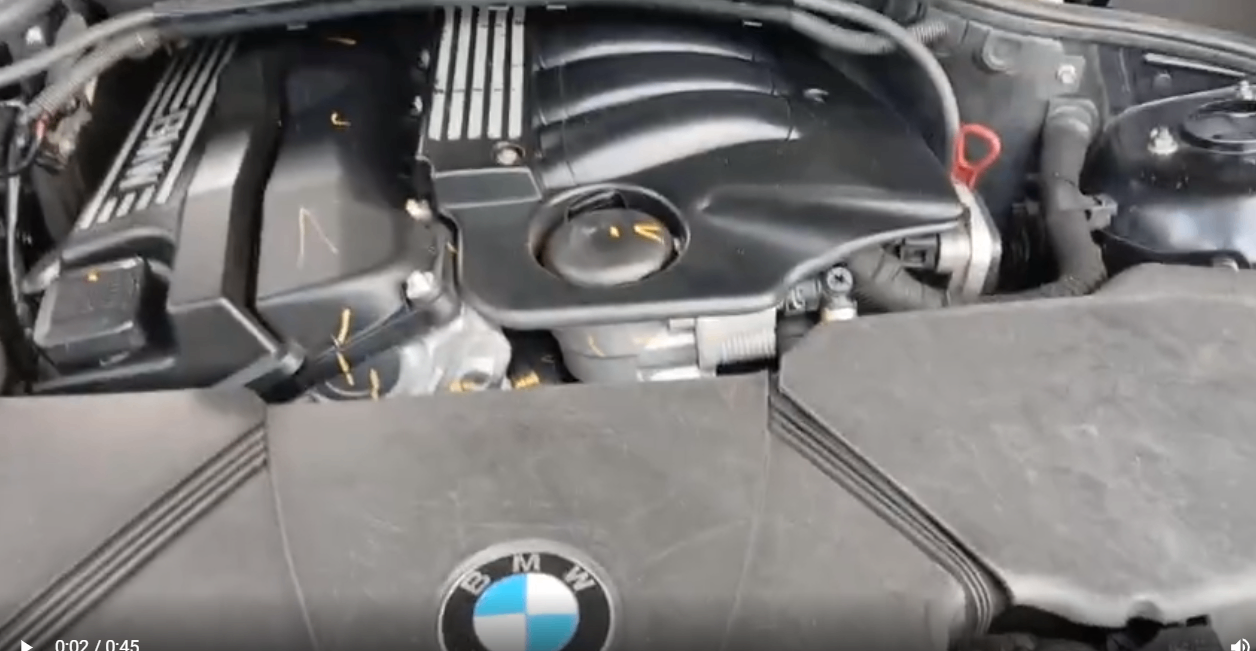BMW 318i 2005 - Khoang động cơ 1