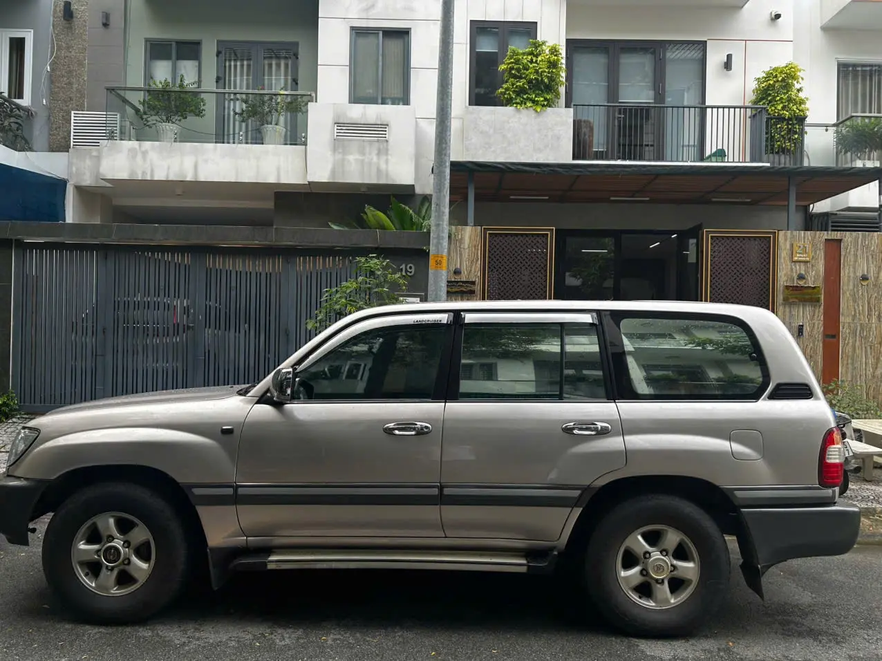 Toyota Land Cruiser 2001 - Ngoại thất 5