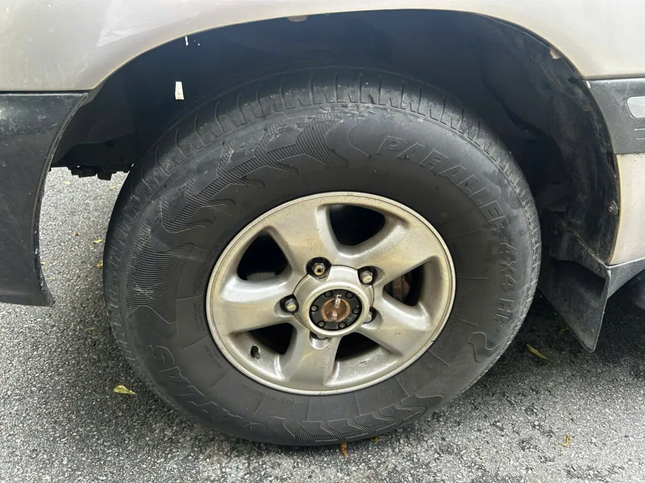Toyota Land Cruiser 2001 - Ngoại thất 10