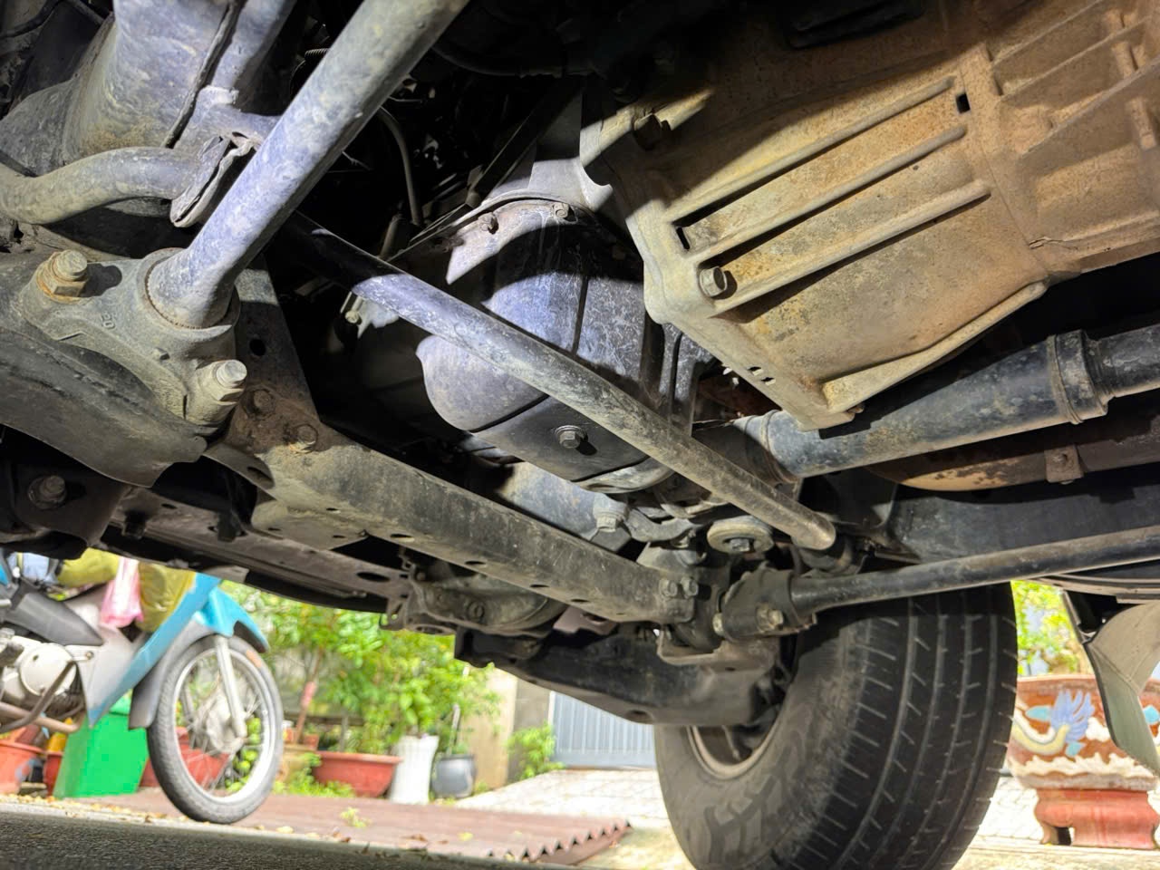 Toyota Land Cruiser 2001 - Khoang động cơ 4