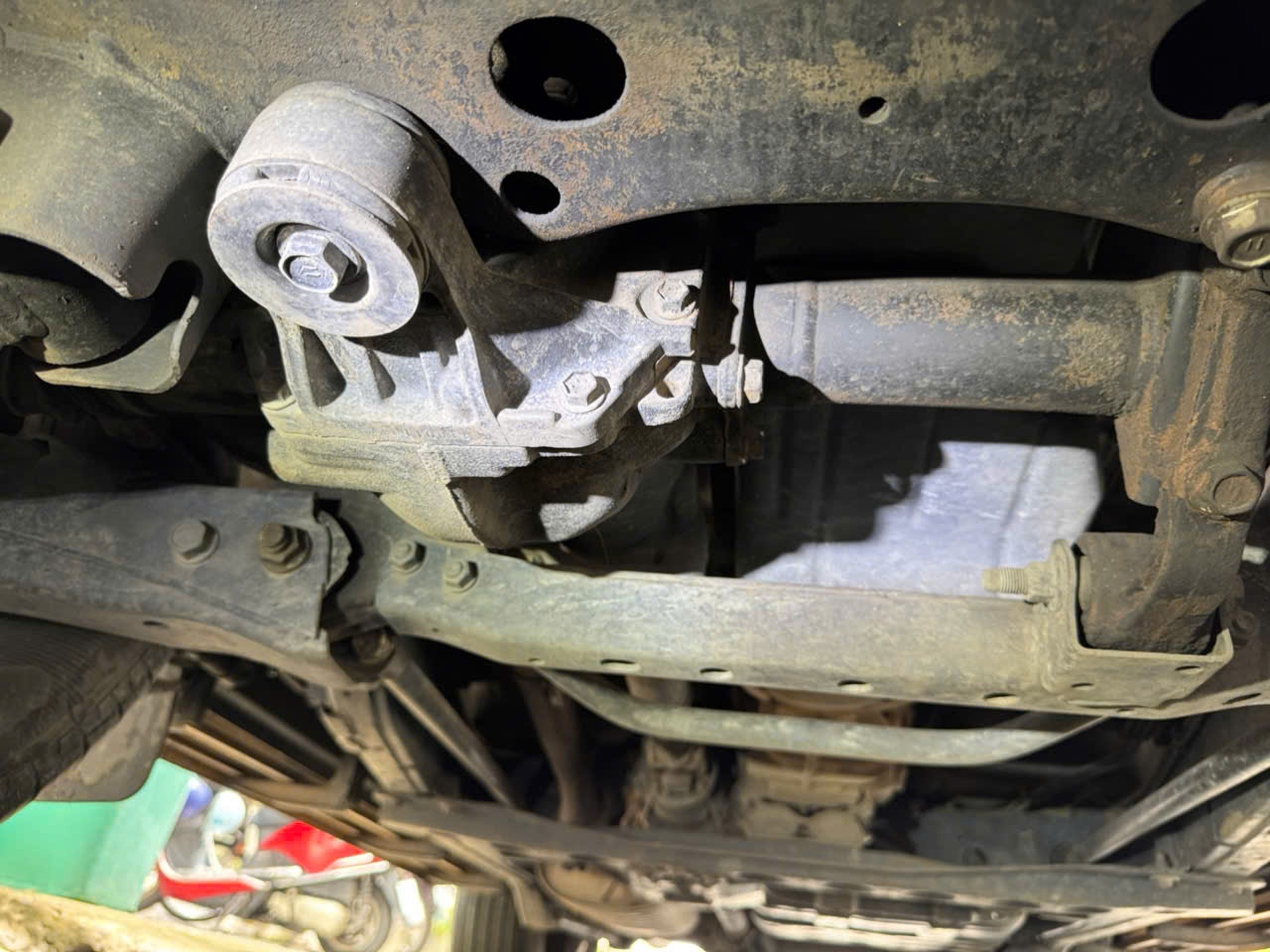 Toyota Land Cruiser 2001 - Gầm & khung xe 5