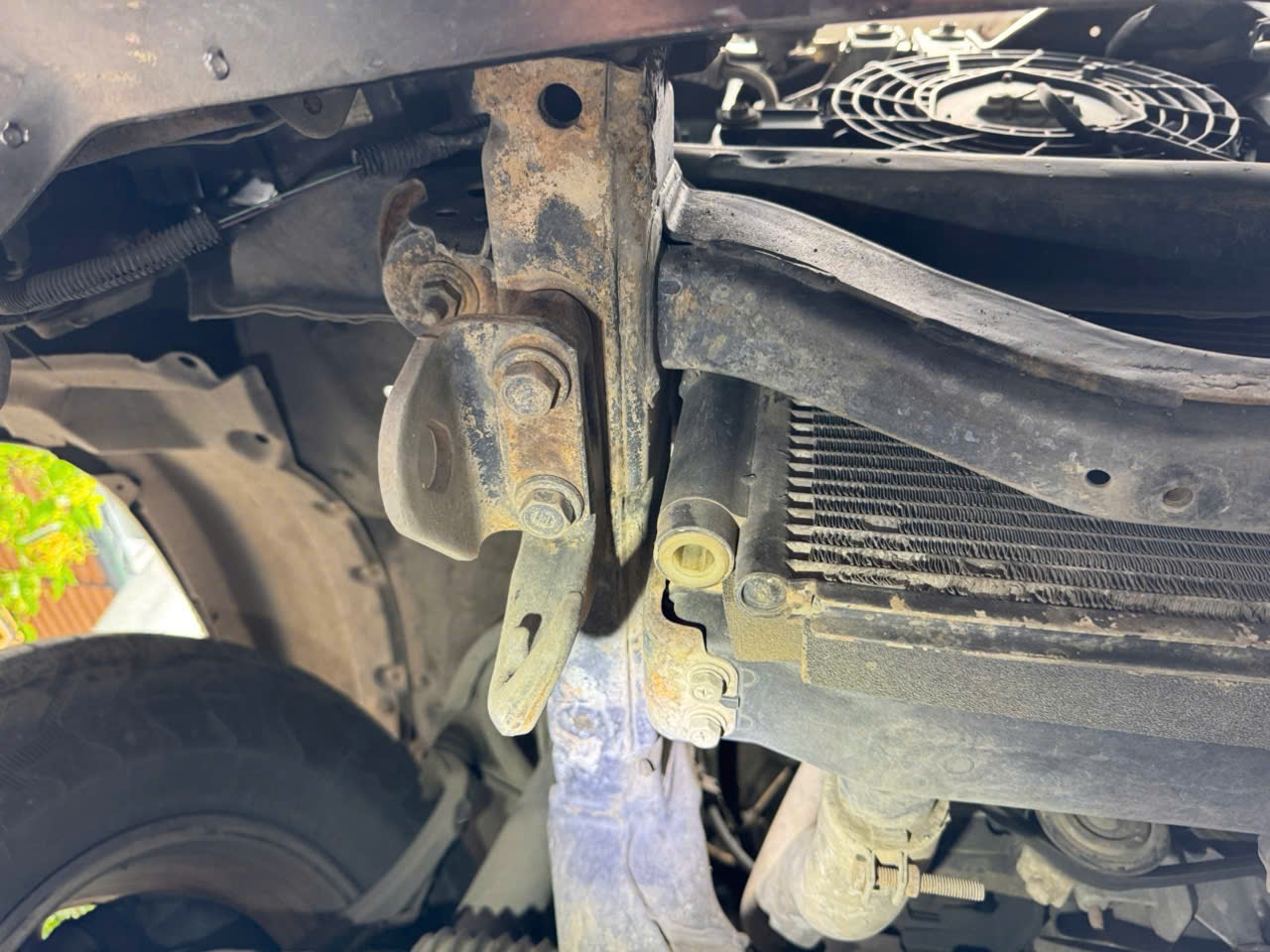 Toyota Land Cruiser 2001 - Gầm & khung xe 8