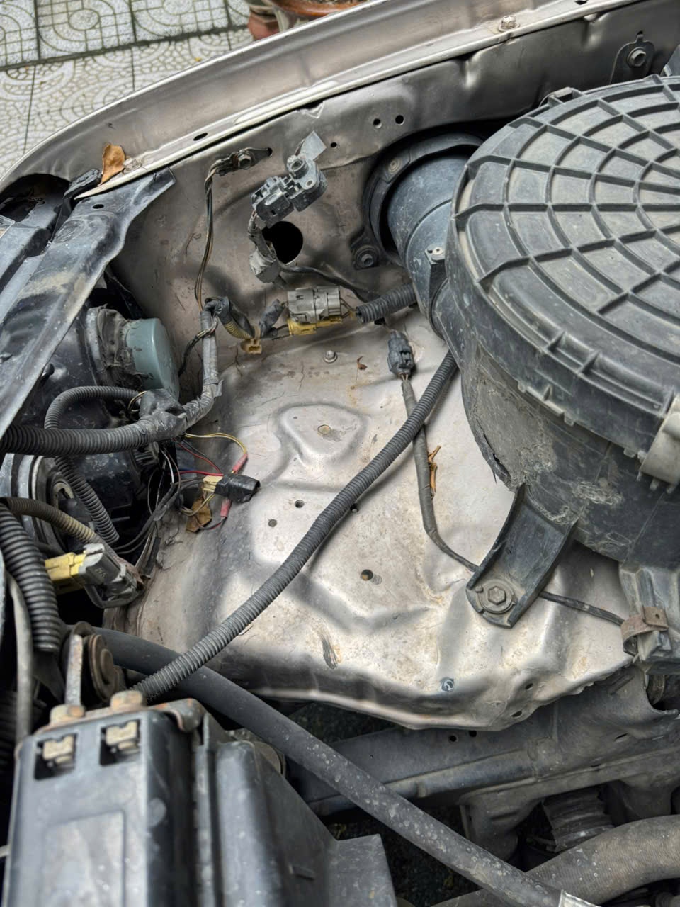 Toyota Land Cruiser 2001 - Khoang động cơ 5