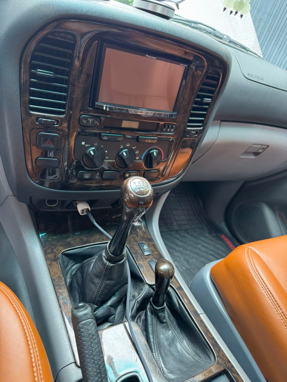 Toyota Land Cruiser 2001 - Nội thất 15