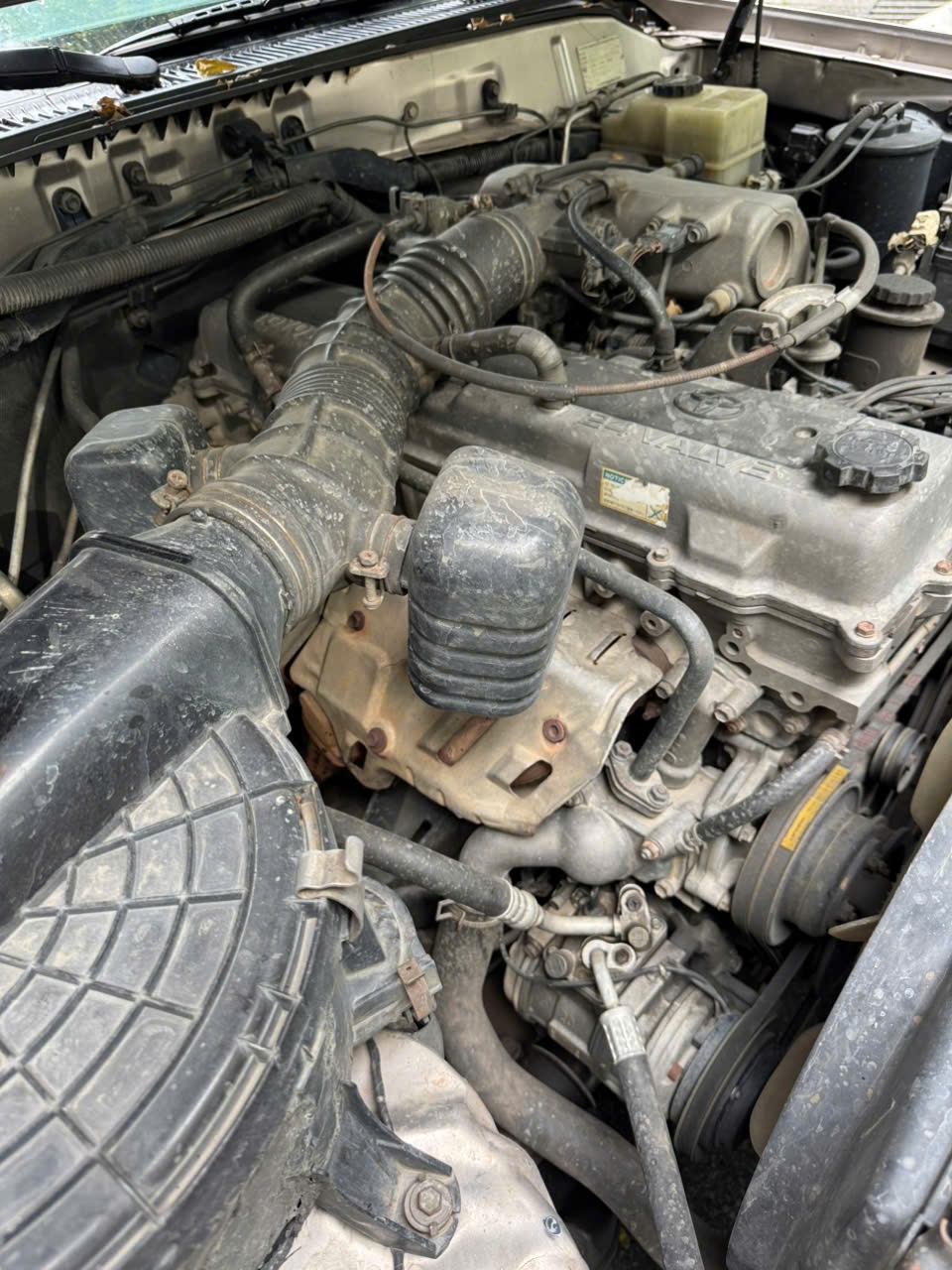 Toyota Land Cruiser 2001 - Khoang động cơ 9