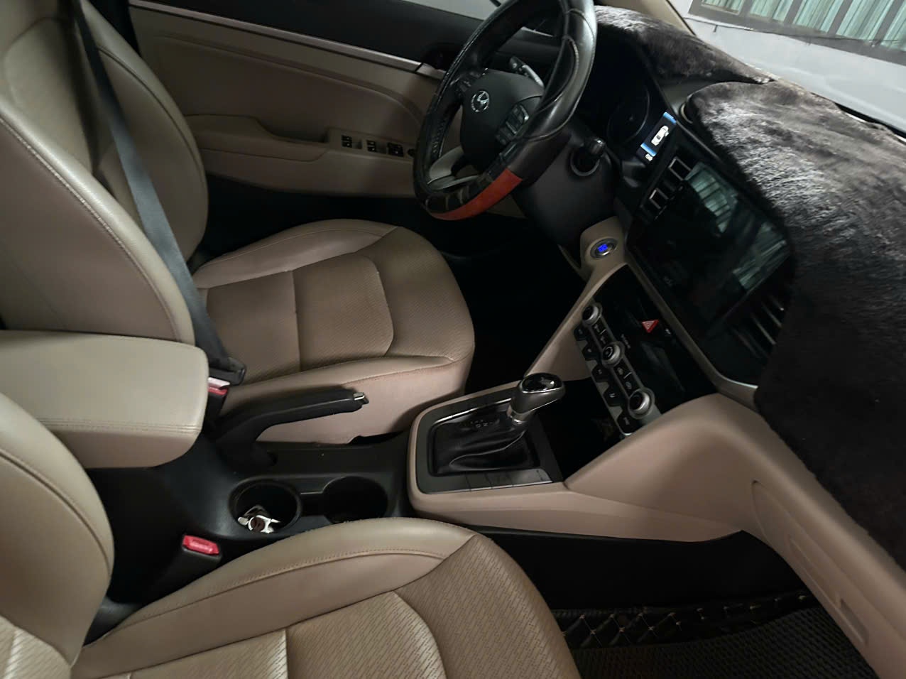Hyundai Elantra 2021 - Nội thất 1