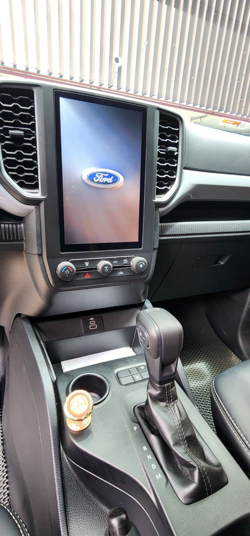 Ford Ranger XLS 4x2AT 2024 - Nội thất 5