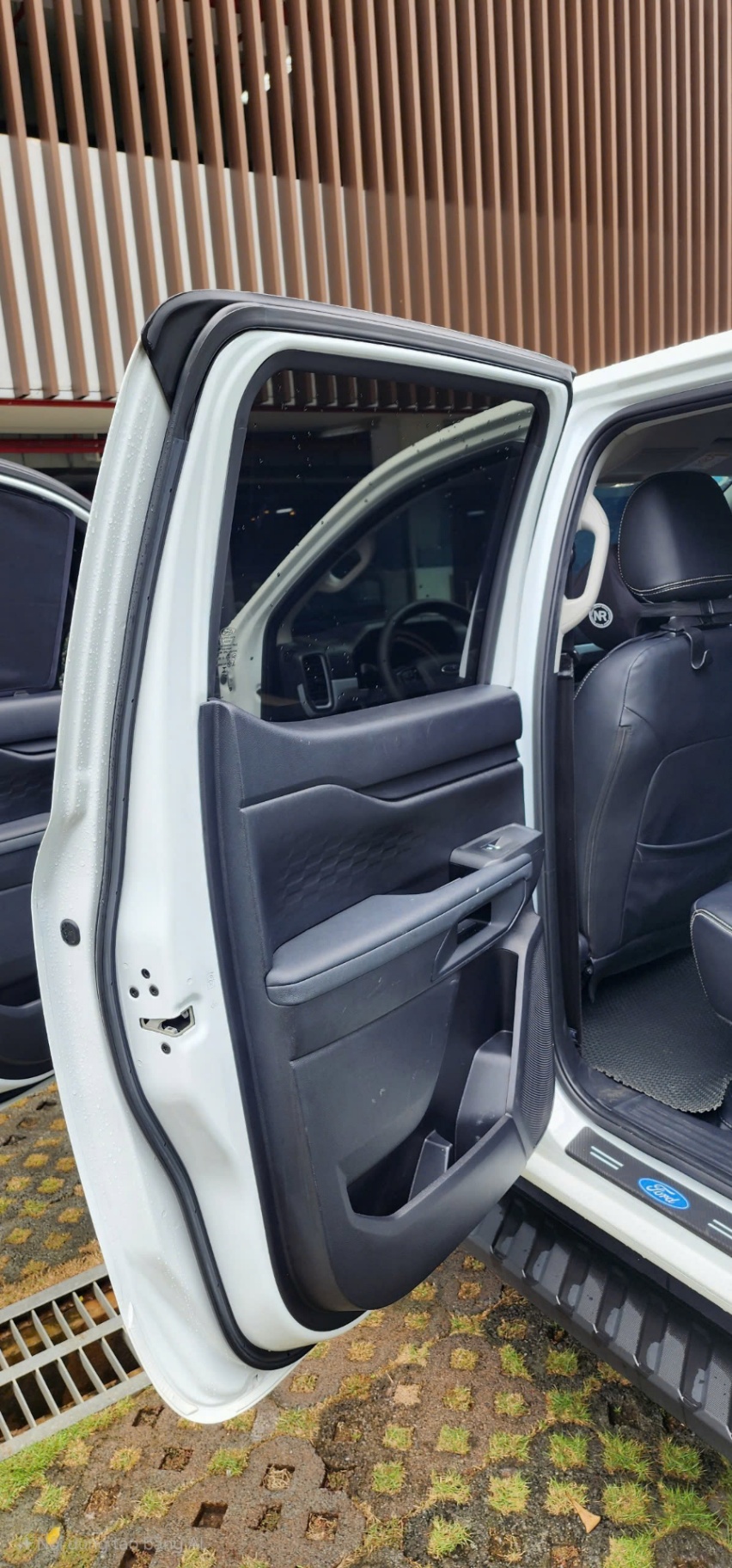 Ford Ranger XLS 4x2AT 2024 - Nội thất 8