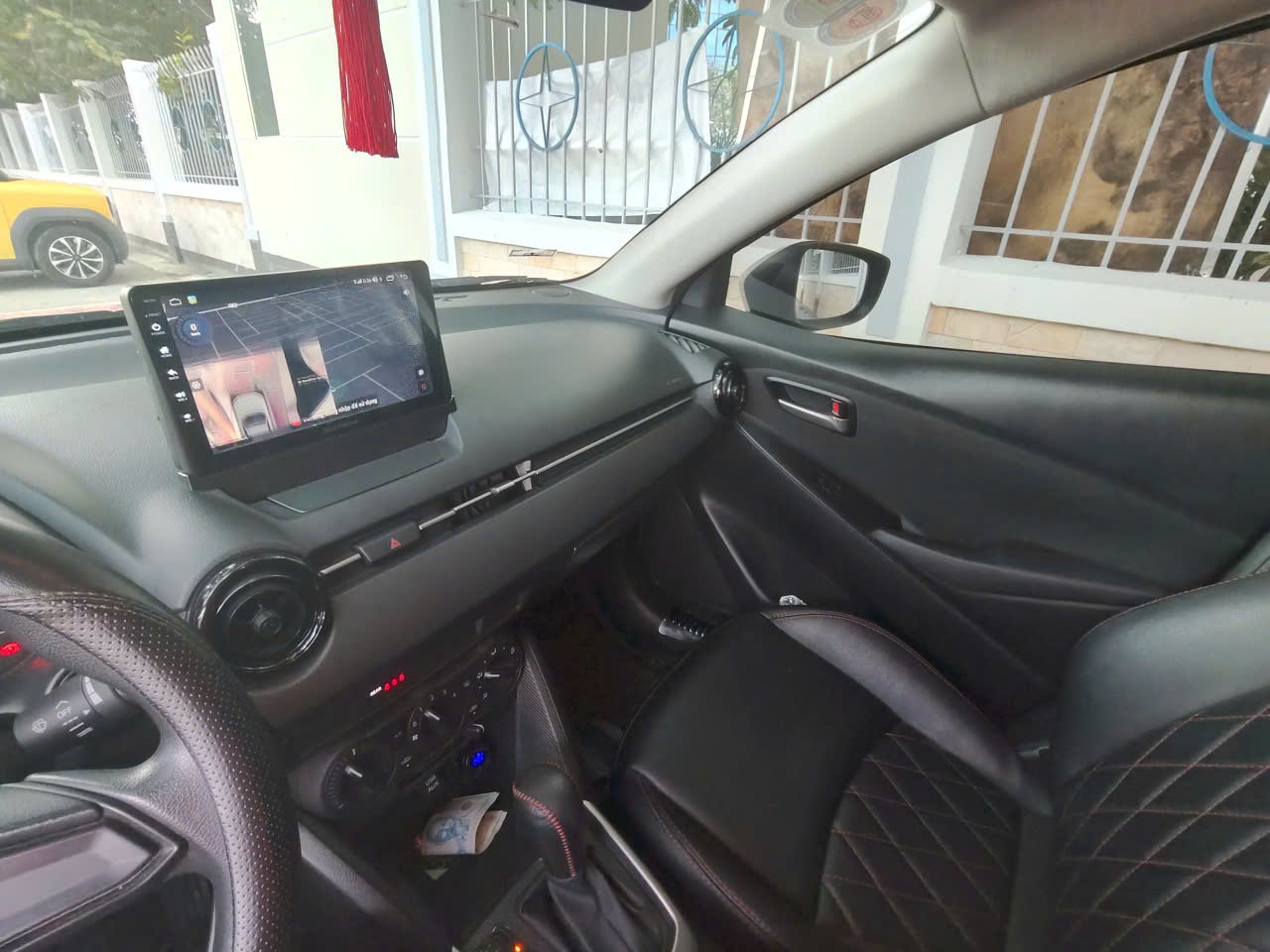 Mazda 2 AT 2022 - Nội thất 5