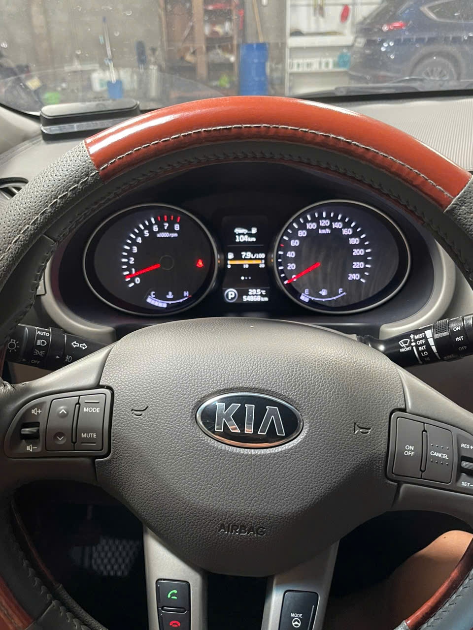 KIA Sportage 2015 màu trắng nhập Hàn Quốc - Nội thất 2