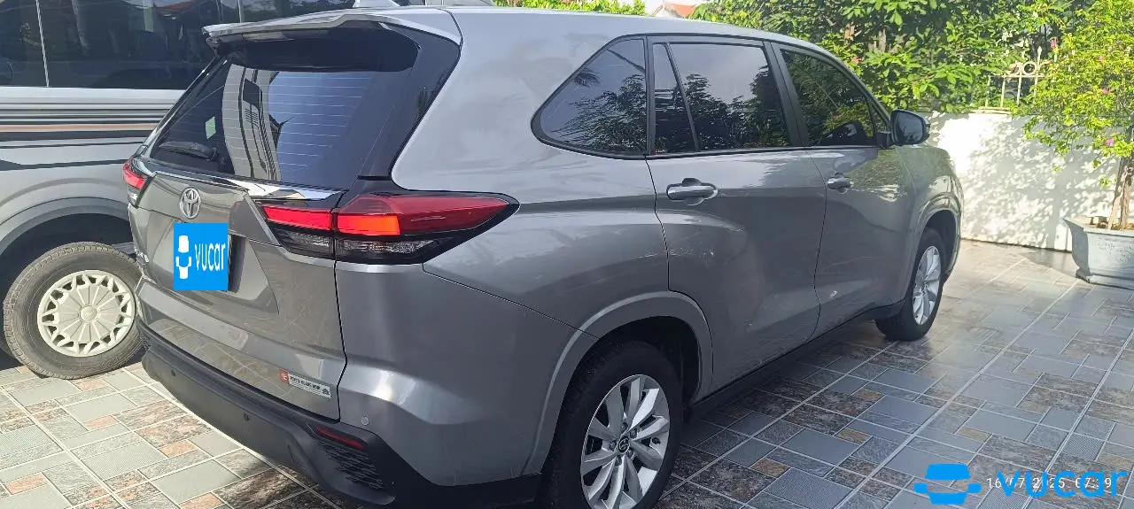 Toyota Innova máy xăng 2024