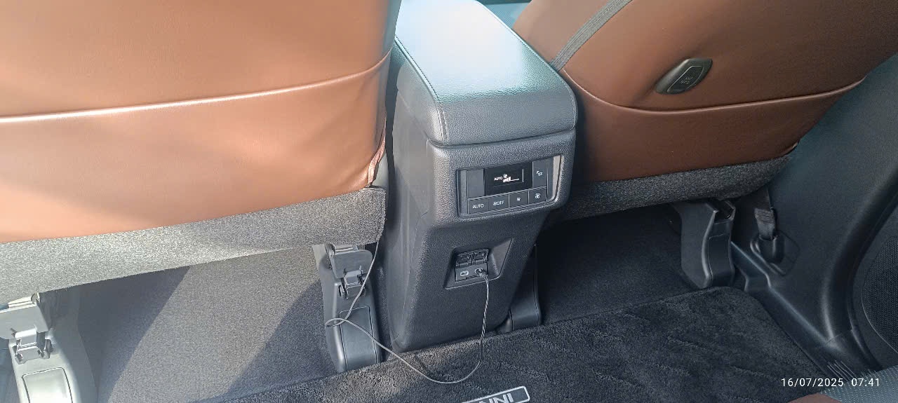 Toyota Innova máy xăng 2024 - Nội thất 5