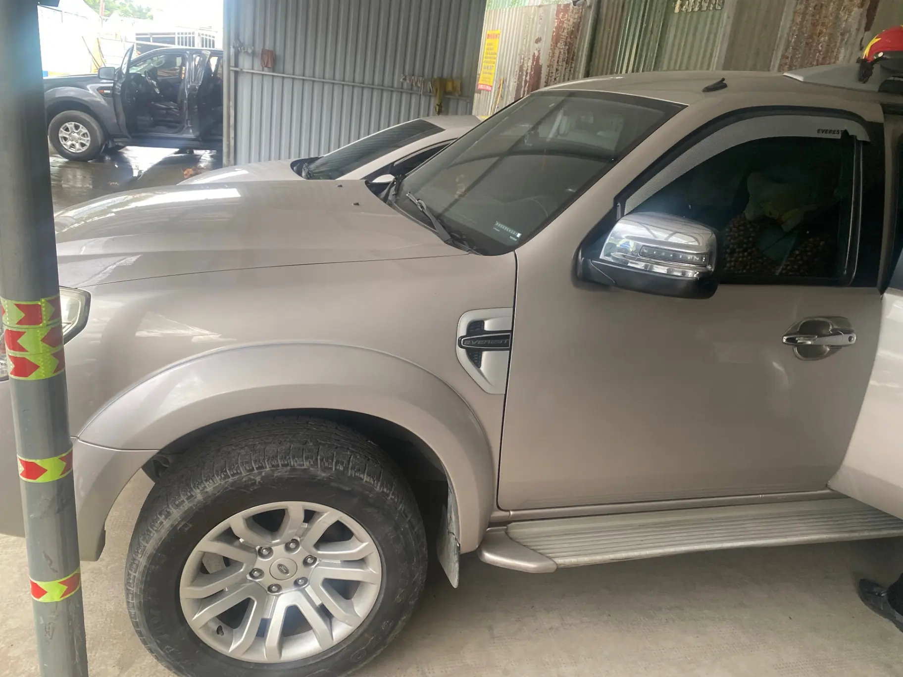 Ford Everest 2015 AT - Ngoại thất 6