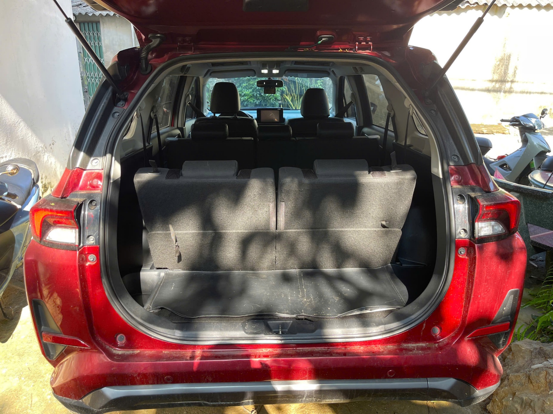Toyota Veloz 2022 - Khoang động cơ 3