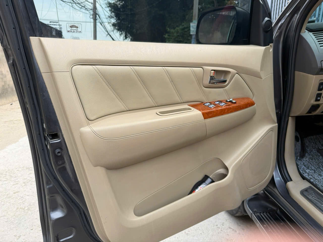 Toyota Fortuner 2010 - Nội thất 1