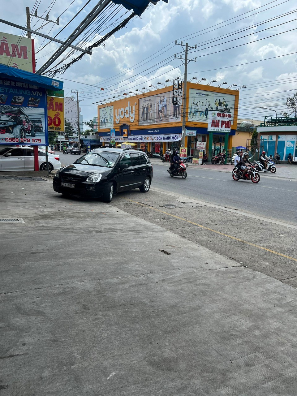 Kia 2009 - Khoang động cơ 1