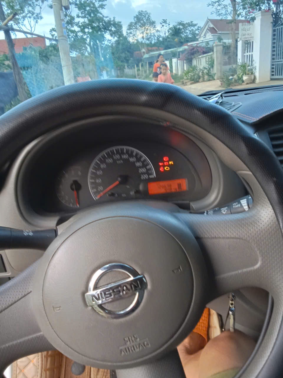 Nissan Sunny Số sàn 2014 - Nội thất 4