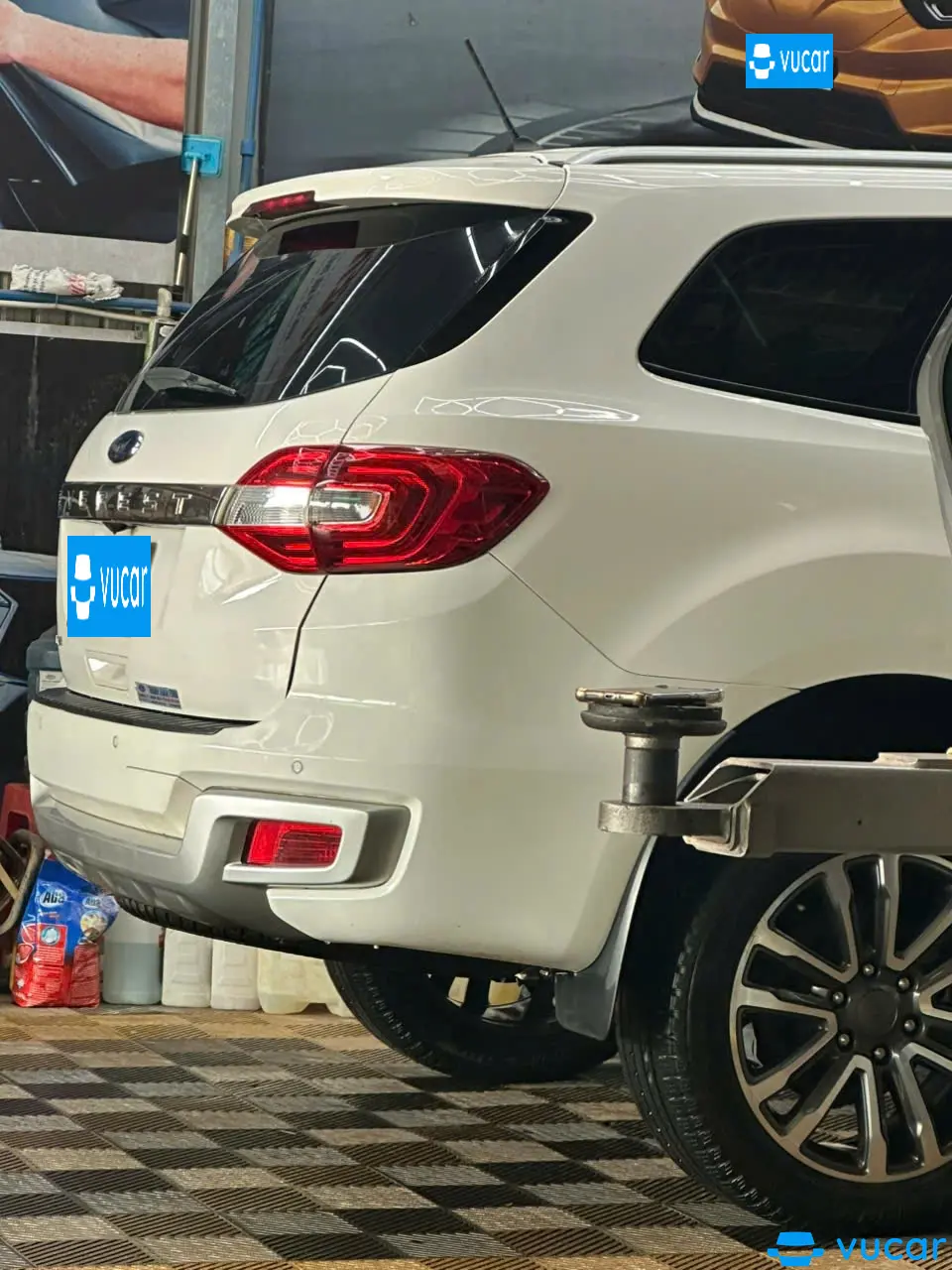 Ford Everest Titanium 1 cầu trắng 2019 - Ngoại thất 3