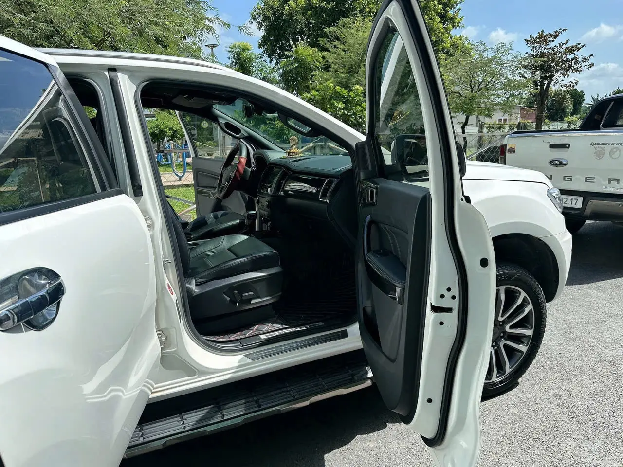Ford Everest Titanium 1 cầu trắng 2019 - Ngoại thất 4