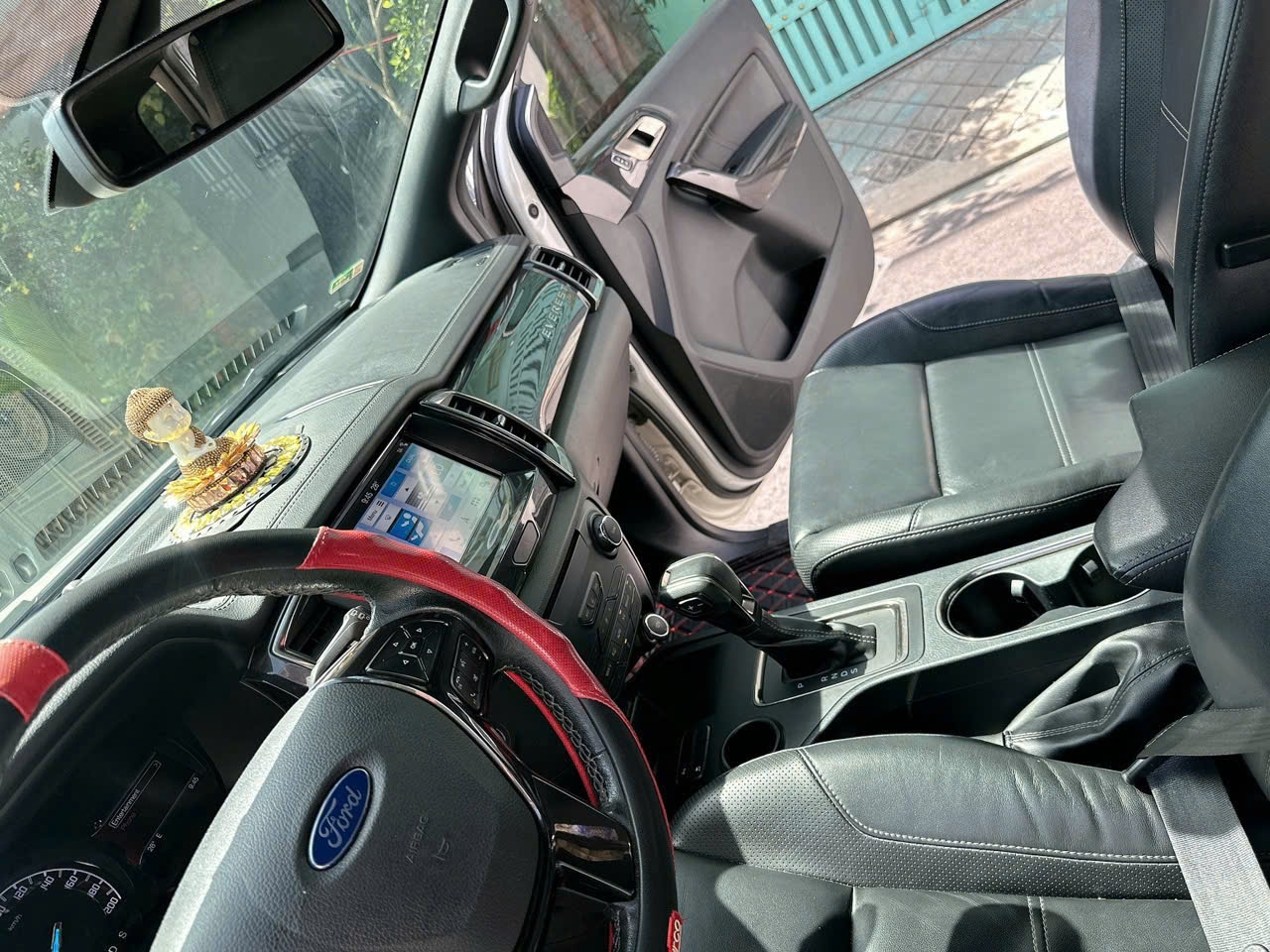 Ford Everest Titanium 1 cầu trắng 2019 - Khoang động cơ 1