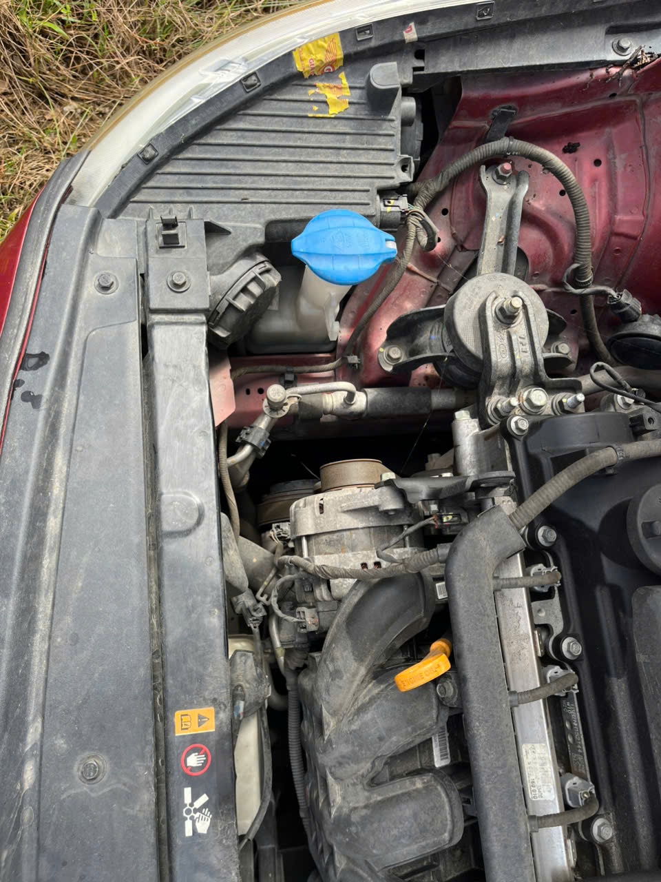 Hyundai Accent 2022 - Khoang động cơ 2