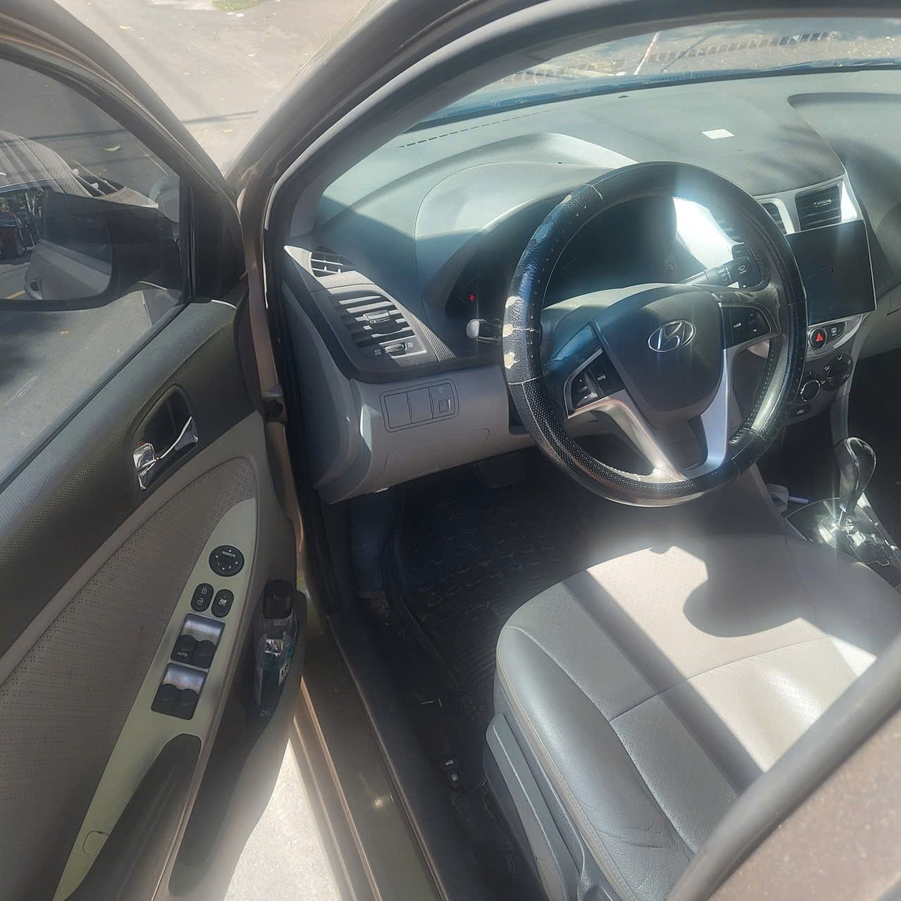 Hyundai Accent số tự động nhập Hàn Quốc 2011 - Nội thất 3