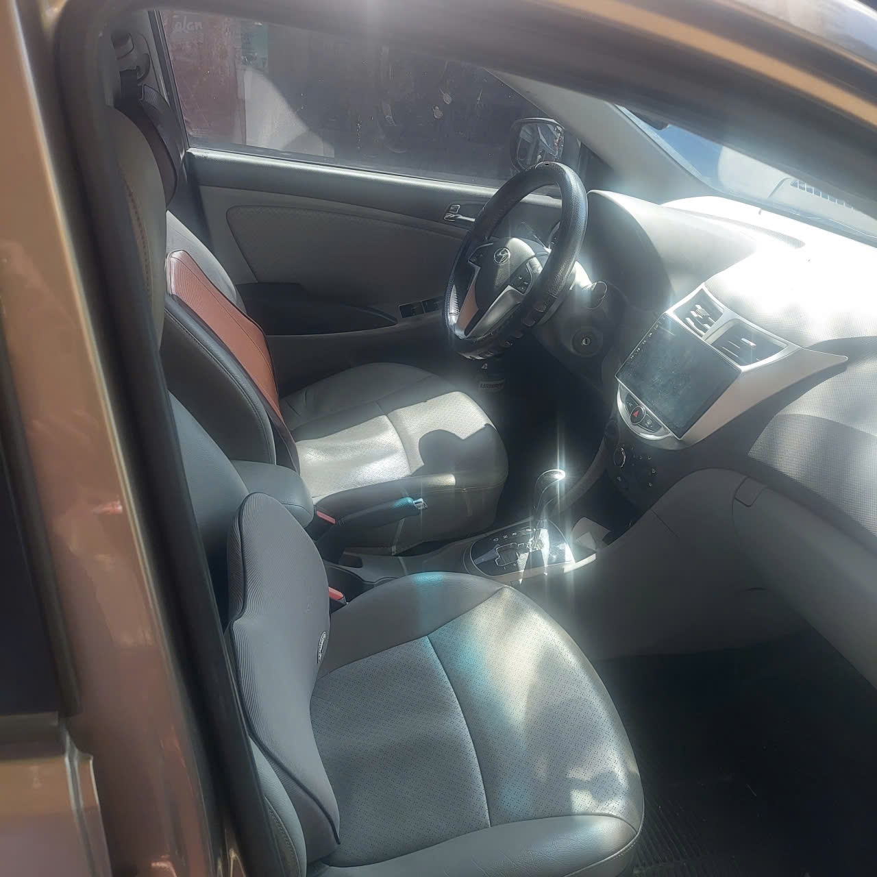 Hyundai Accent số tự động nhập Hàn Quốc 2011 - Nội thất 6