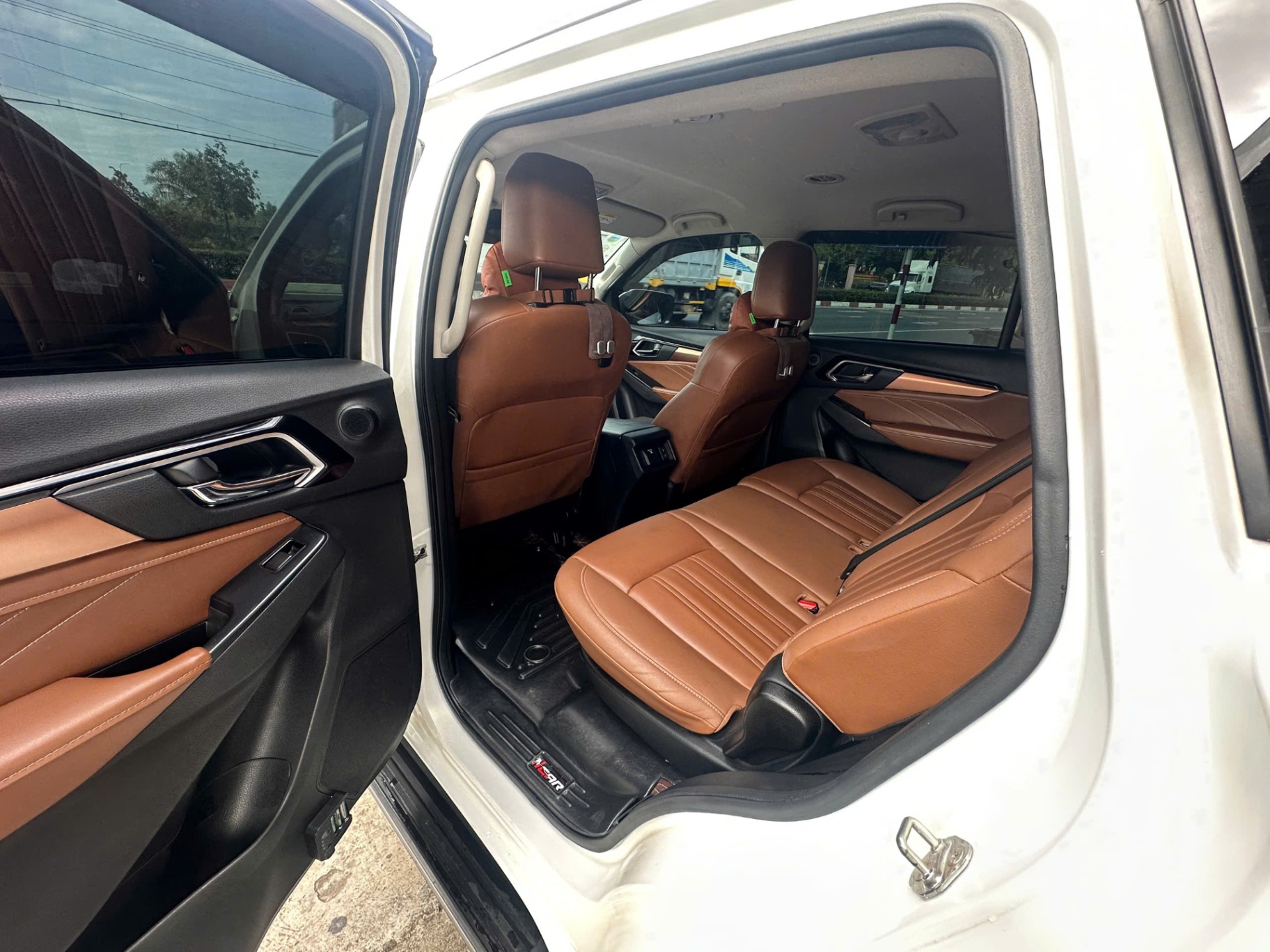 Isuzu mux 2021 - Nội thất 8