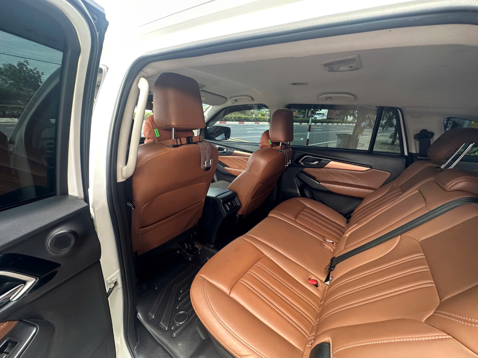 Isuzu mux 2021 - Nội thất 10