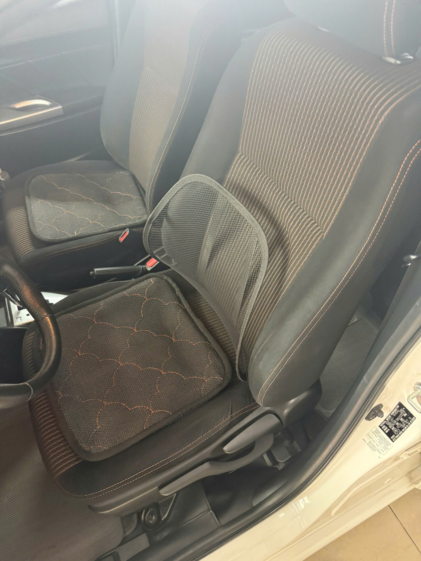 Toyota Yaris 2016 - Nội thất 9