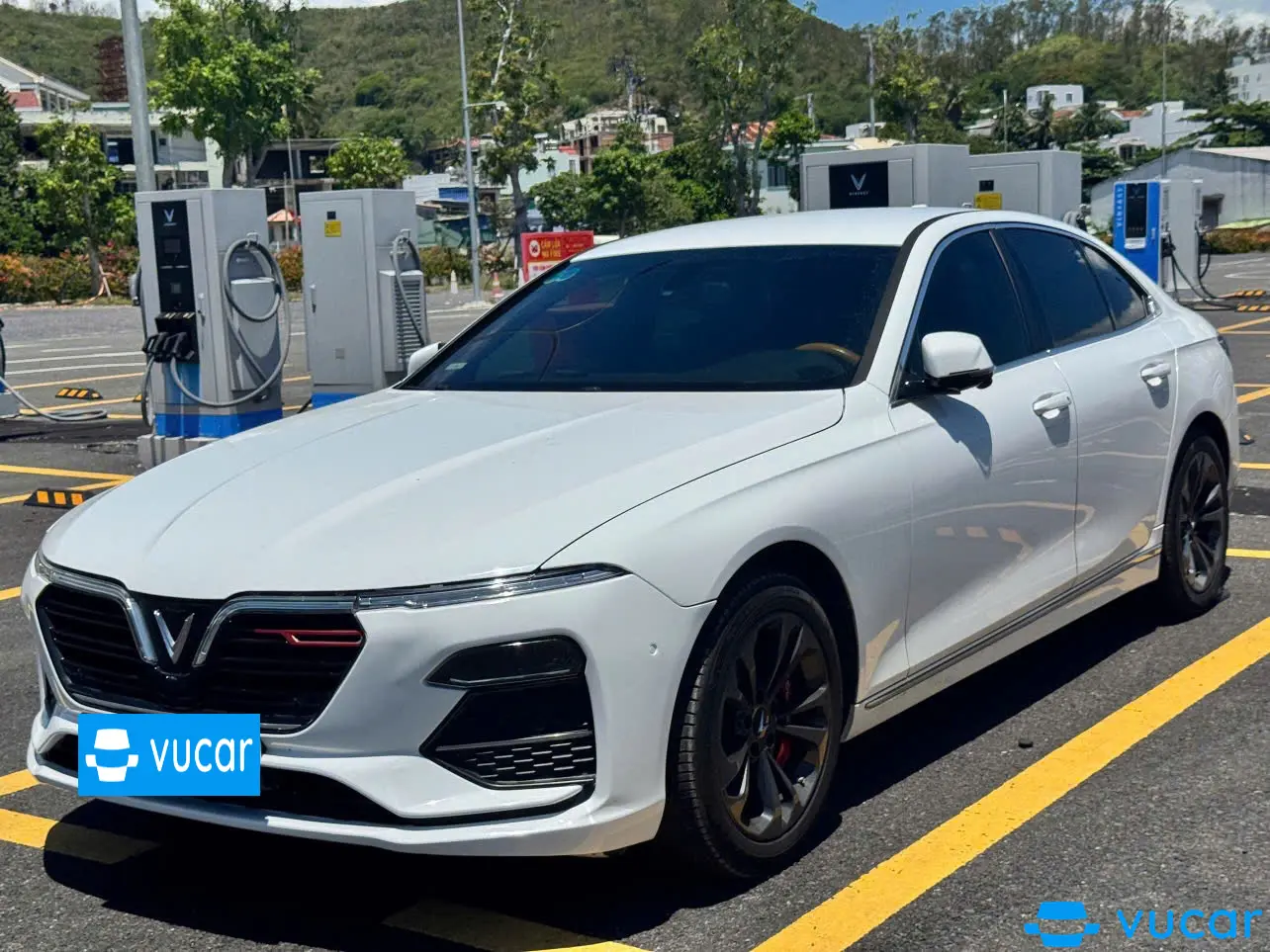 Vinfast Lux A 2019 - Ngoại thất 2
